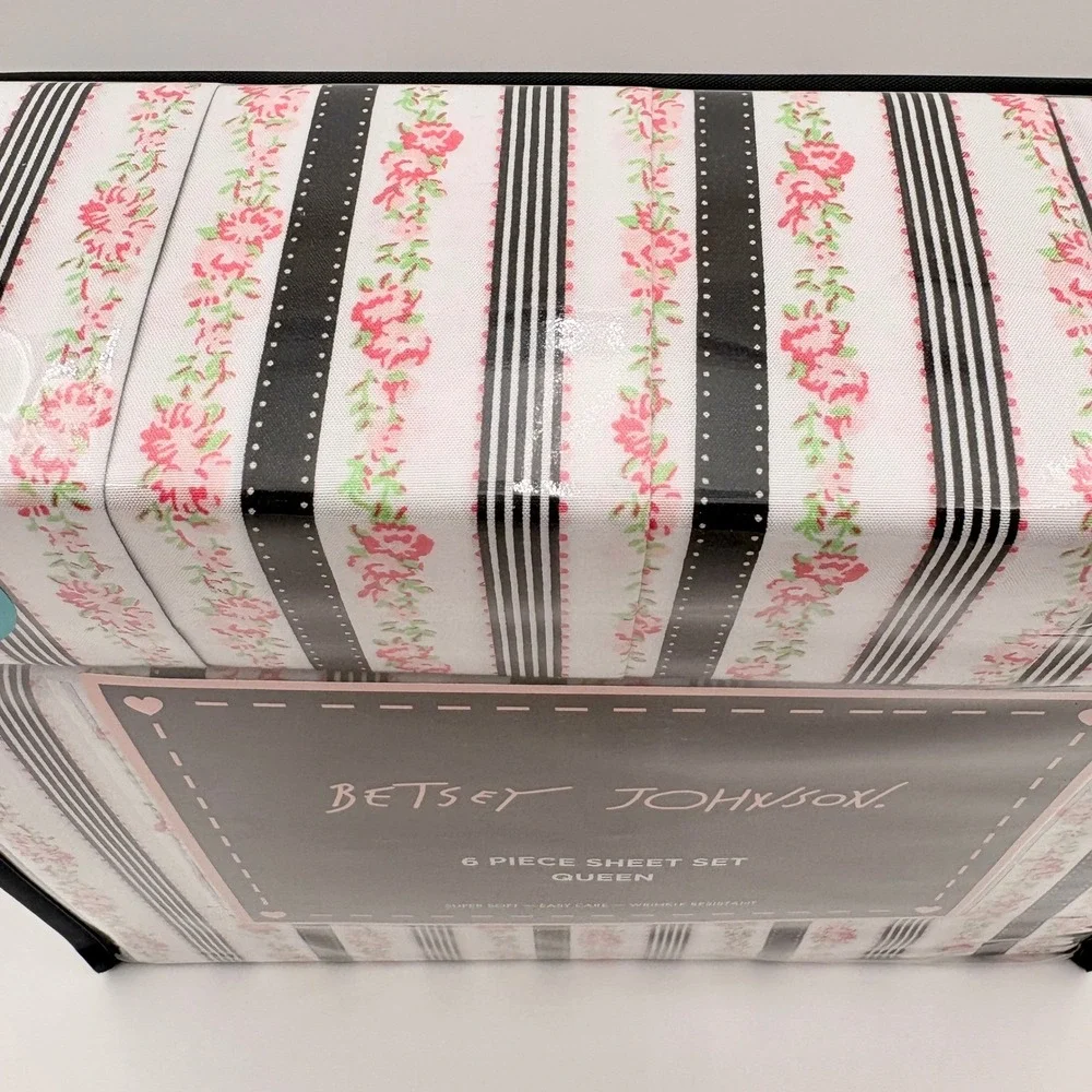 Betsey Johnson Queen 6‎ Piece Sheet Set Romance Stripe Pink Floral Black White